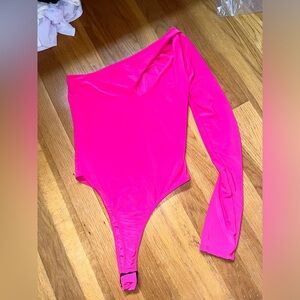NWOT Uptown Boutique PINK Print Bodysuit ONE ARM Women’s‎ Medium Long Sleeve Med